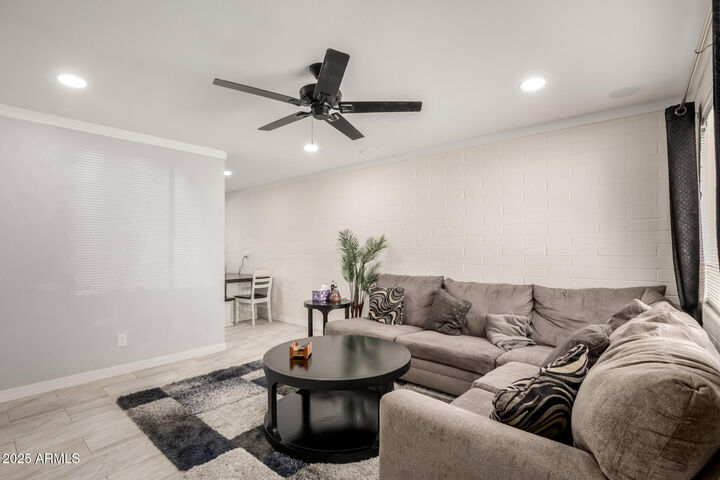 Property Photo:  433 E Taylor Street  AZ 85288 