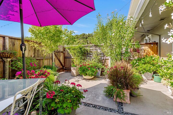 Property Photo:  1060 Los Gamos Road F  CA 94903 
