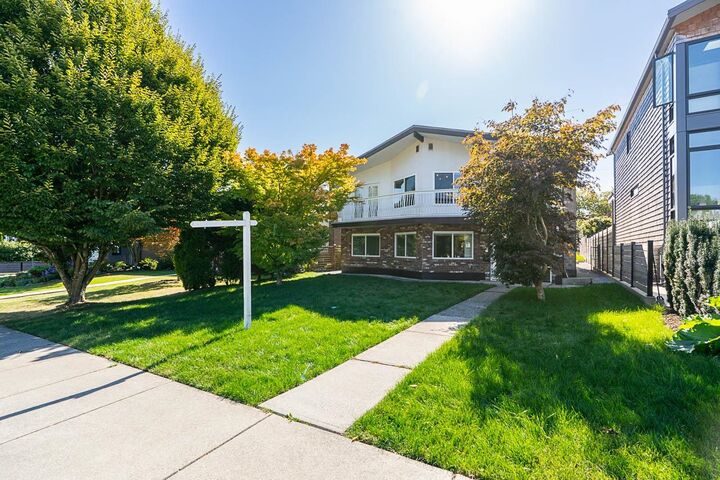 Photo de la propriété: 4346 Dundas Street BC V5C 1B3