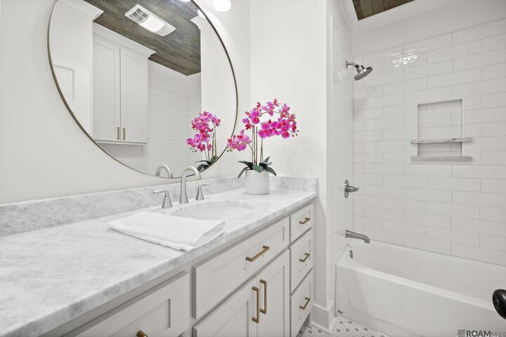 Property Photo:  728 Steele Blvd  LA 70806 