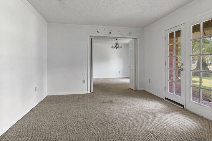 Property Photo: 1425 Shadybrook Dr LA 70816