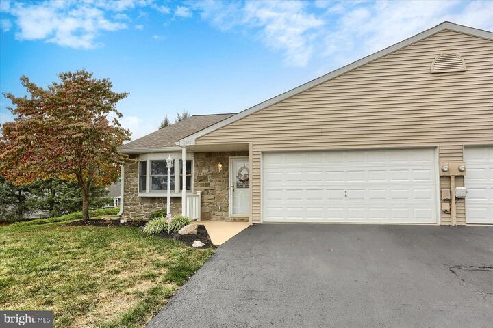 Property Photo:  2578 Shagbark Court  PA 17406 