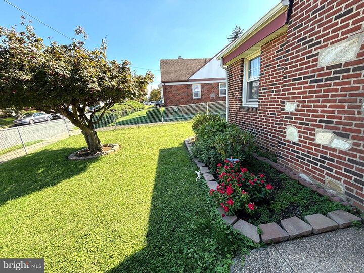 Property Photo:  1704 Stanwood Street  PA 19152 