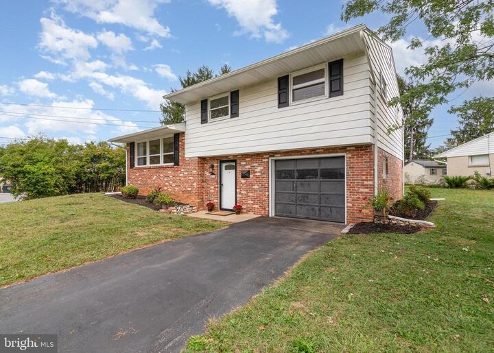 Property Photo:  5223 Windsor Boulevard  PA 17055 