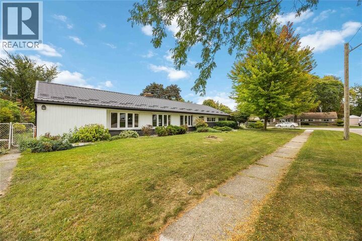 Property Photo:  910 Charlesworth Street  ON N7V 2S2 