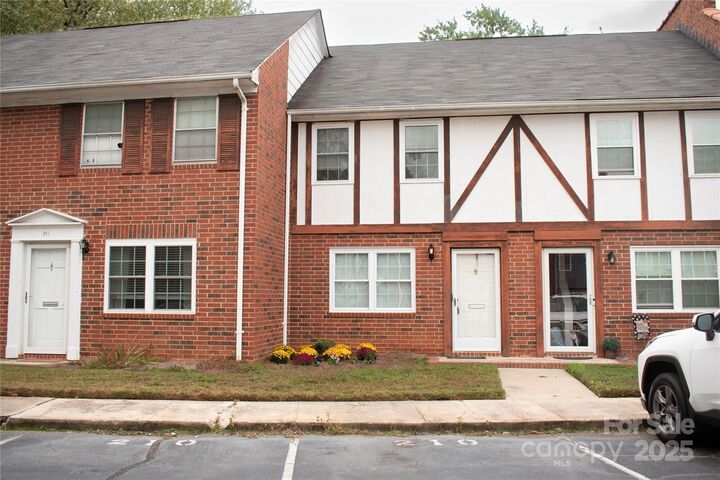 Property Photo: 1300 Larchmont Place 210 NC 28144