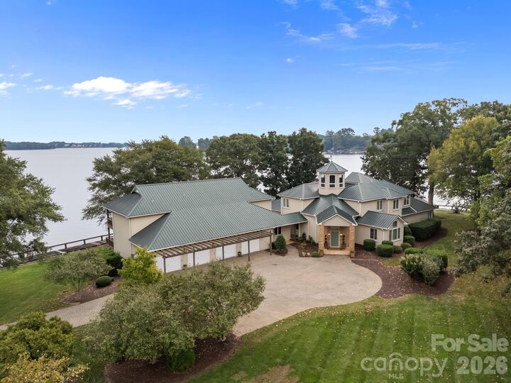 Property Photo: 1890 Yacht Club Drive NC 28037
