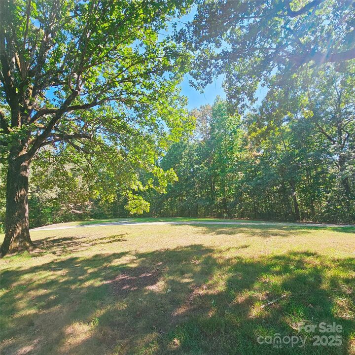 Property Photo: 204 Bonaire Lane NC 28139