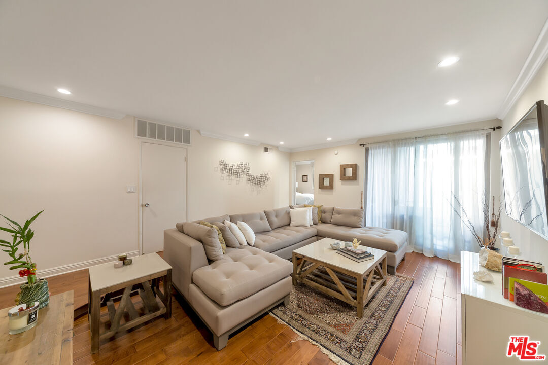 Property Photo:  1000 S Westgate Ave  CA 90049 