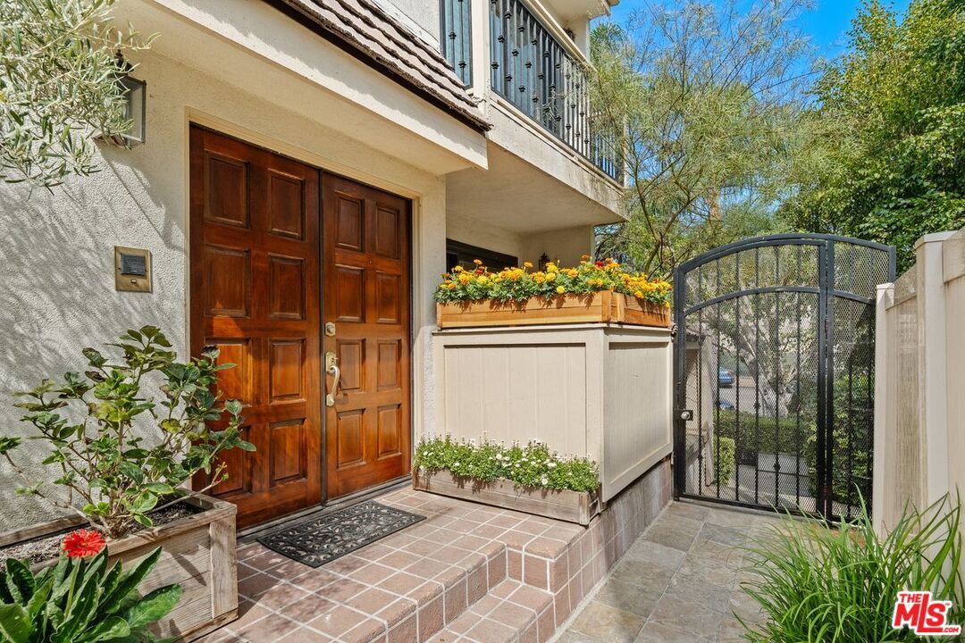 Property Photo:  812 16th St  CA 90403 