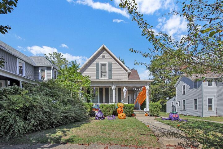 Property Photo:  243 King Street  OH 43130 