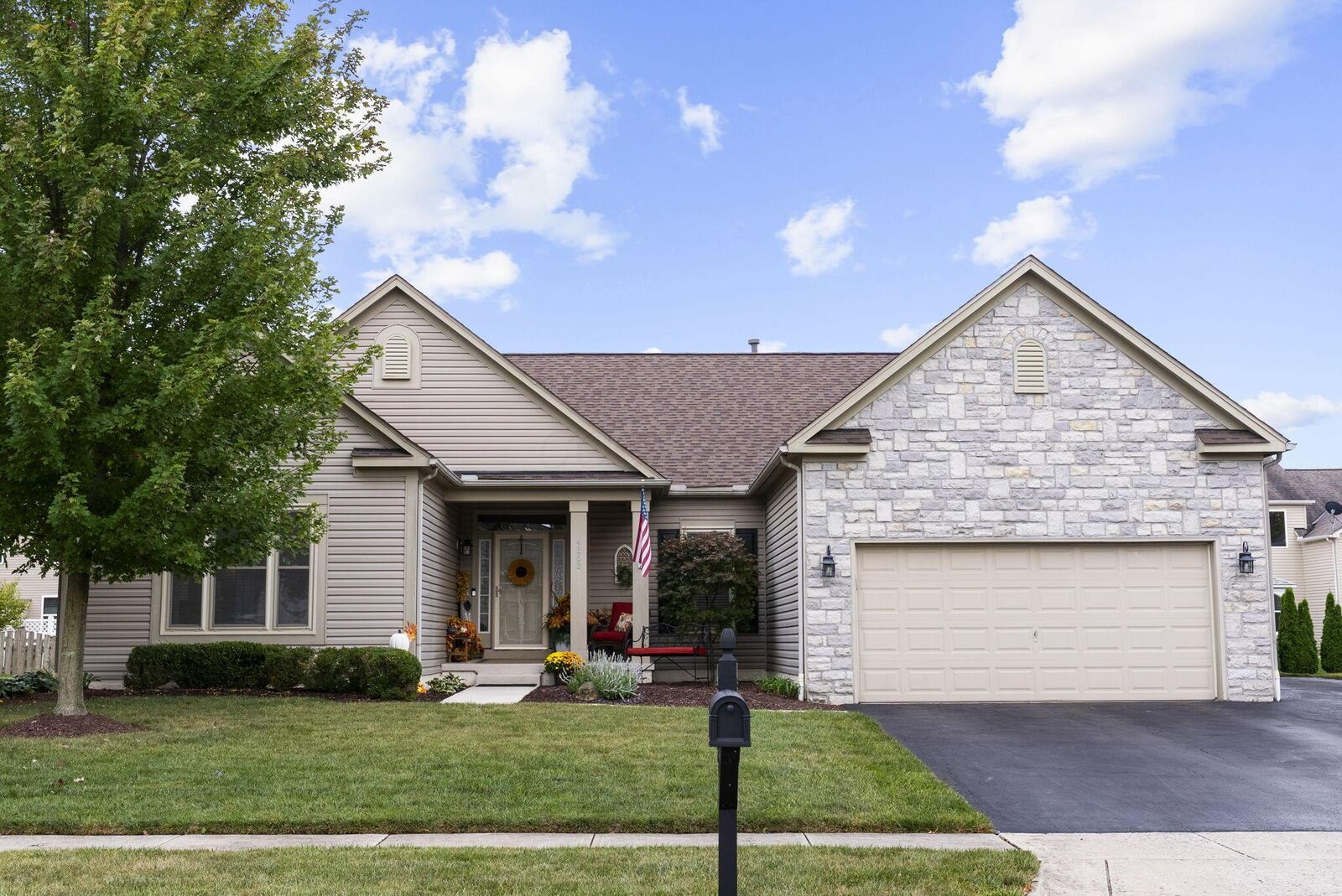 Property Photo: 4363 Promenade Avenue OH 43123