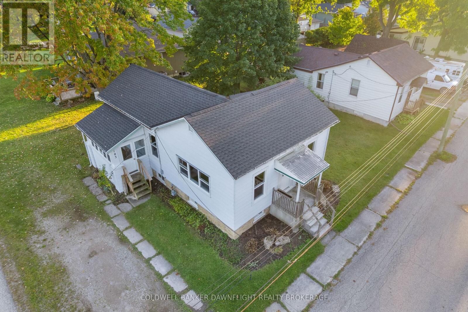 Property Photo:  103 Park Street  ON N0M 1S2 