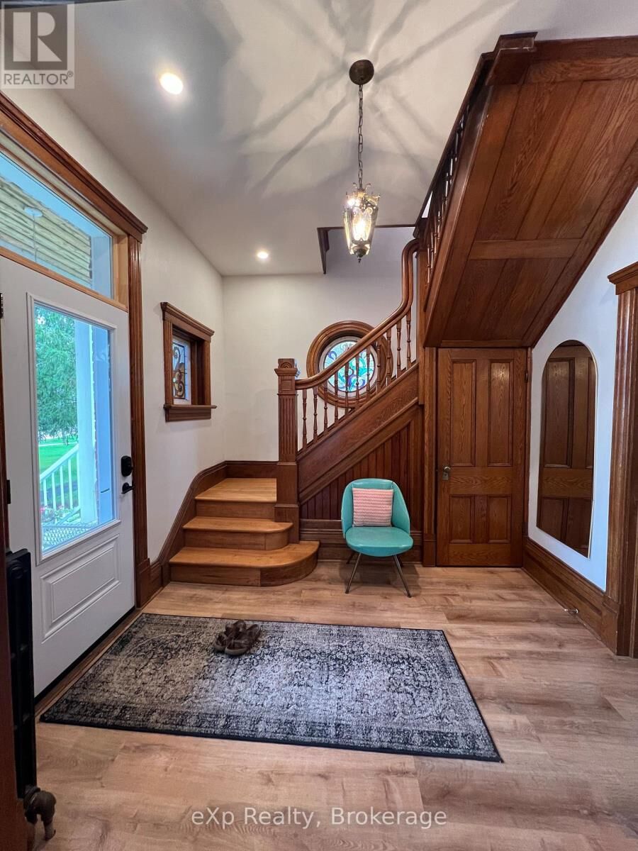 Property Photo: 703 Frank Street ON N0H 2T0