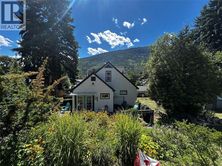 3385 Upper Levels Road  Robson BC V0G 1X0 photo