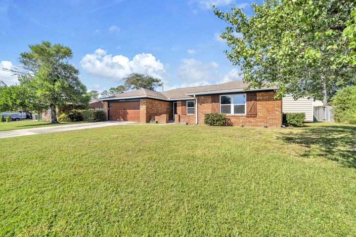 Property Photo: 2005 Plumosa Palm Drive FL 32578
