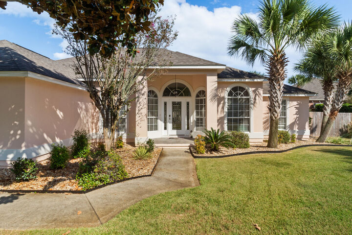Property Photo:  1908 Rue La Fountaine  FL 32566 