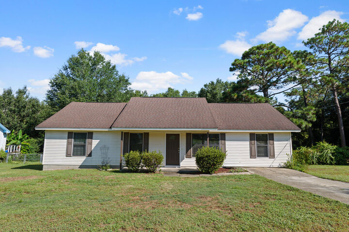 Property Photo: 354 John King Road FL 32539