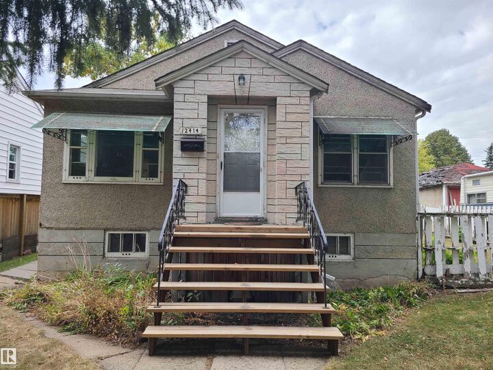 12414 90 Street NW  Edmonton AB T5B 3Z8 photo
