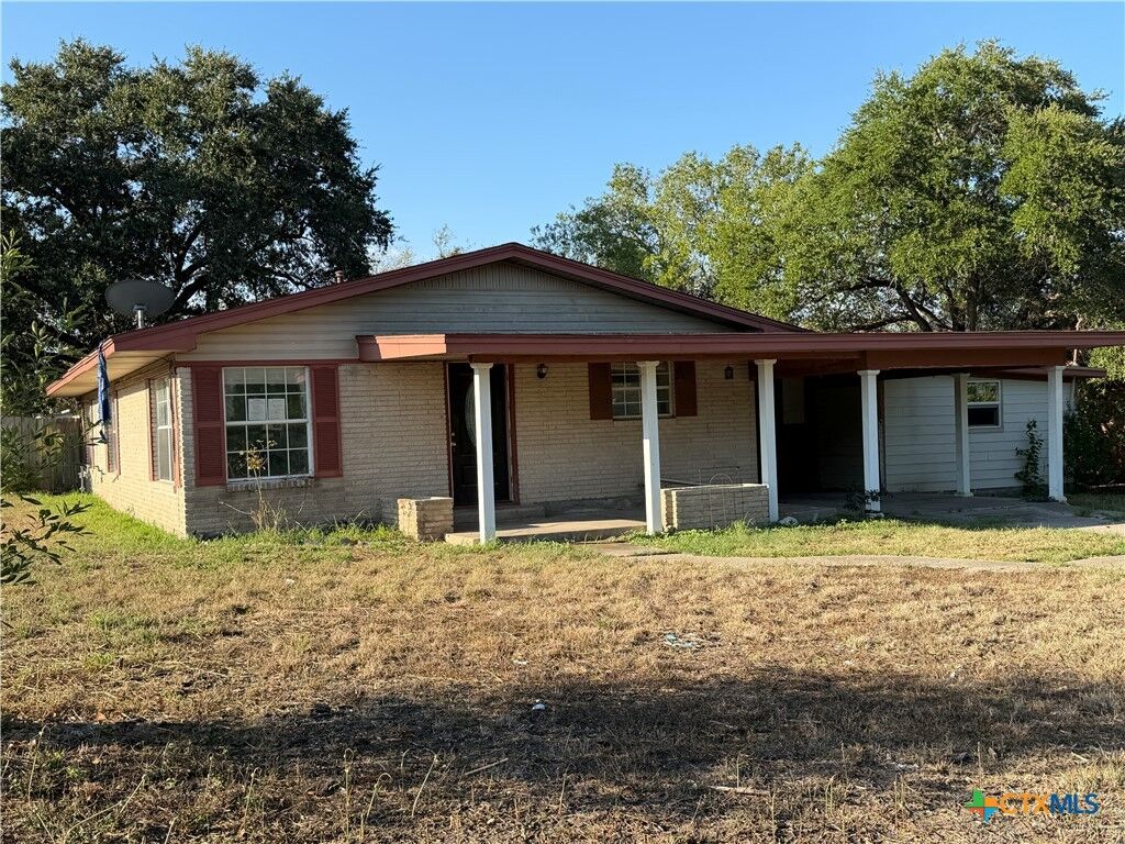 Property Photo:  218 Graham Road  TX 78119 