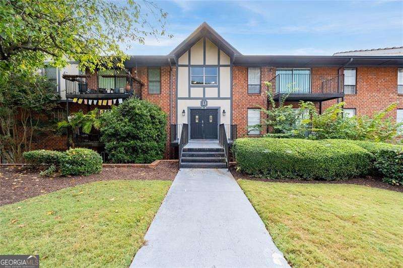 Property Photo: 6851 Roswell Road D28 GA 30328