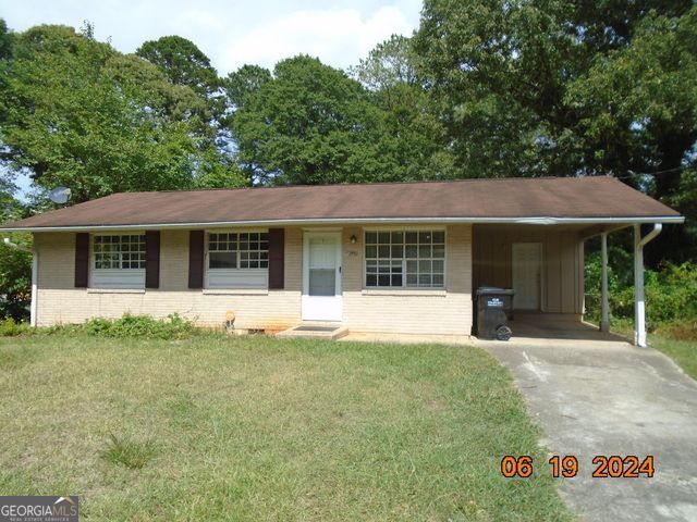 Property Photo:  6642 Wolf River Drive  GA 30274 