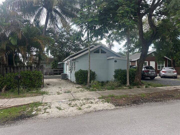 Property Photo:  232 Seminole Ave  FL 33312 