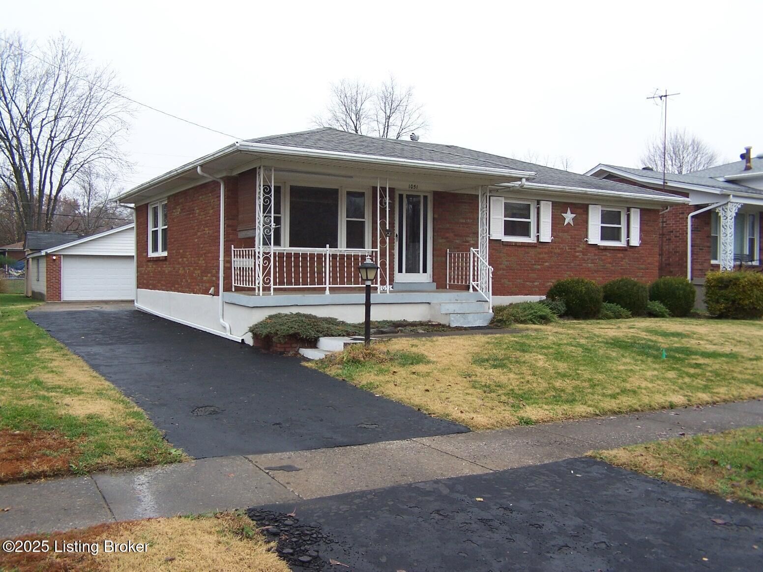 Property Photo:  1051 Franelm Rd  KY 40214 