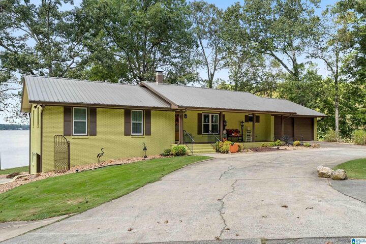 Property Photo:  732 River Bend Circle  AL 35160 
