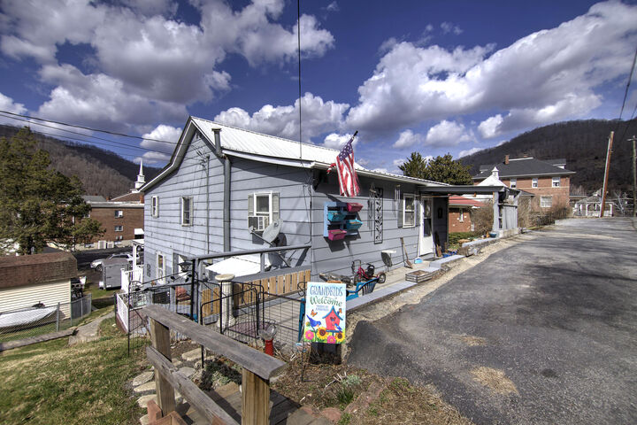 Property Photo:  214 Cedar Ave  WV 25951 