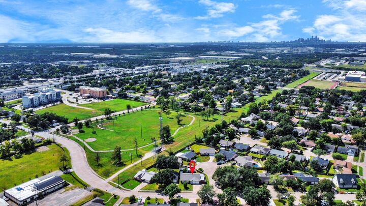 Property Photo: 530 Westshire Drive TX 77013