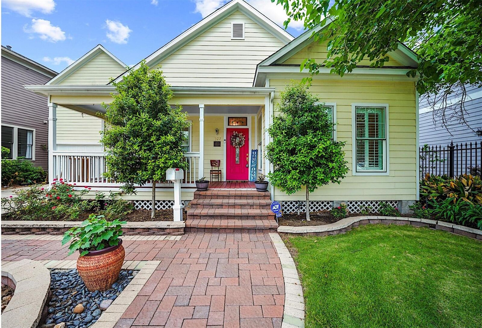 Property Photo:  1327 Ashland Street  TX 77008 