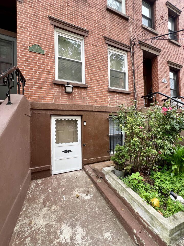 142 Erie St B  Jc, Downtown NJ 07302 photo