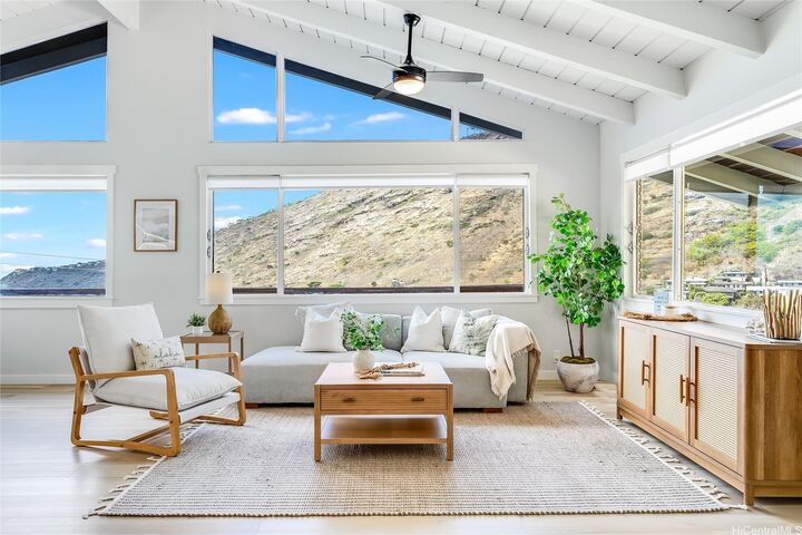 Property Photo: 817 Ekoa Place HI 96821