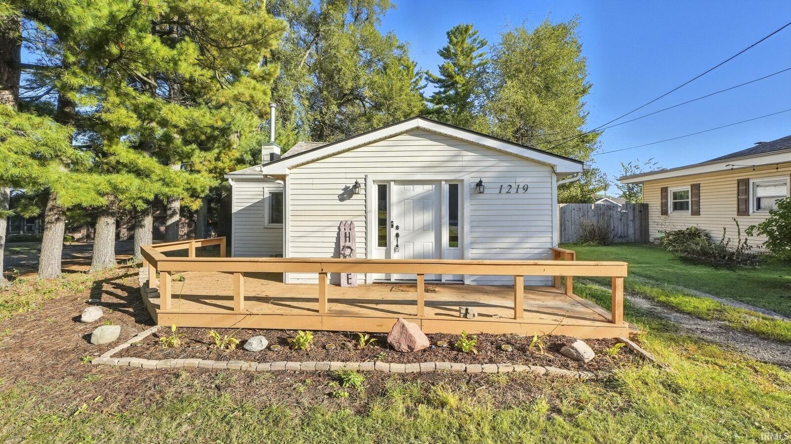 Property Photo:  1219 Lawn Avenue  IN 46774 