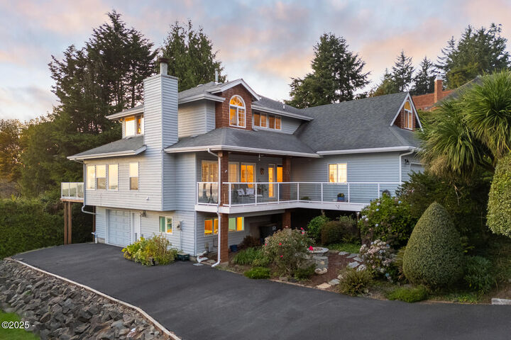 Property Photo:  136 SE Larch Street  OR 97365 