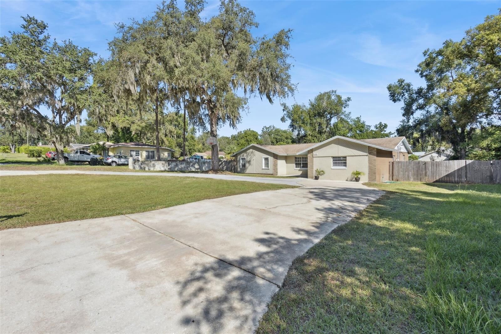Property Photo:  1130 W Minnehaha Avenue  FL 34711 