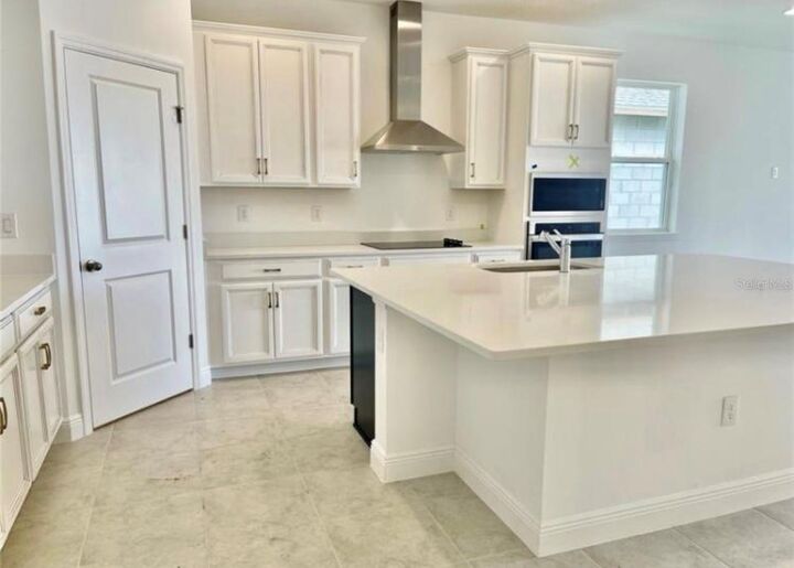 Property Photo: 19331 Banfield Place FL 32827