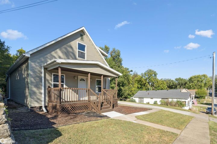 Property Photo:  1216 Linden Street  IA 52601
