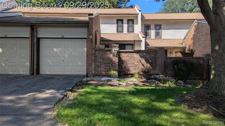 Property Photo:  358 Willow Grove Lane  MI 48307 2556