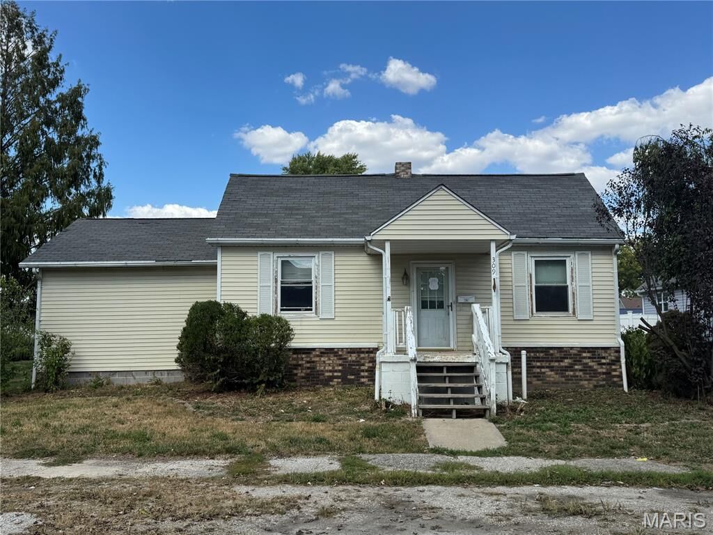 Property Photo:  309 W 3rd South Street  IL 62069 