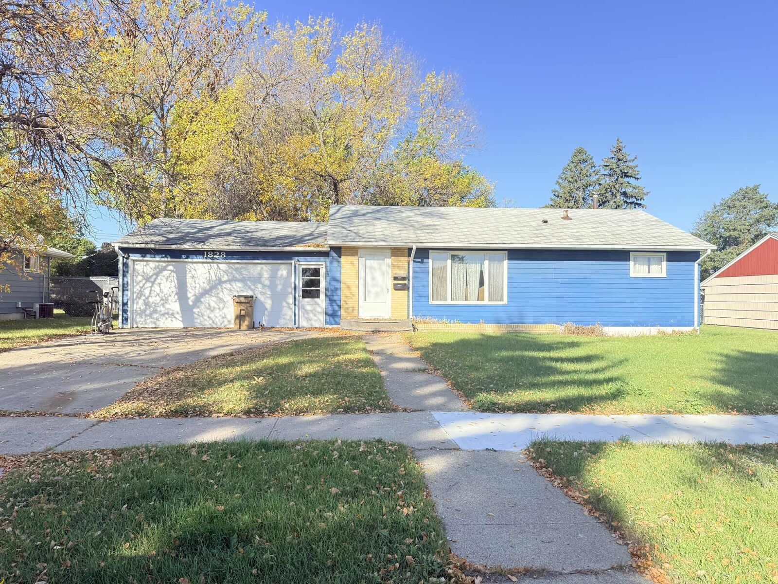 Property Photo: 1828 5th St SW ND 58701