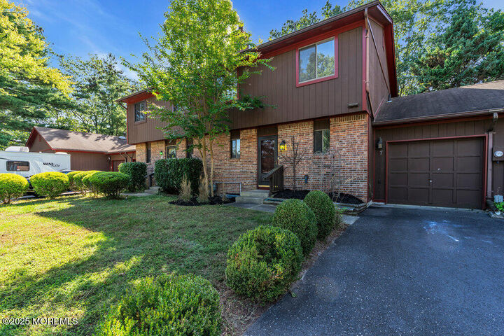 Property Photo:  7 Cardinal Lane  NJ 07731 