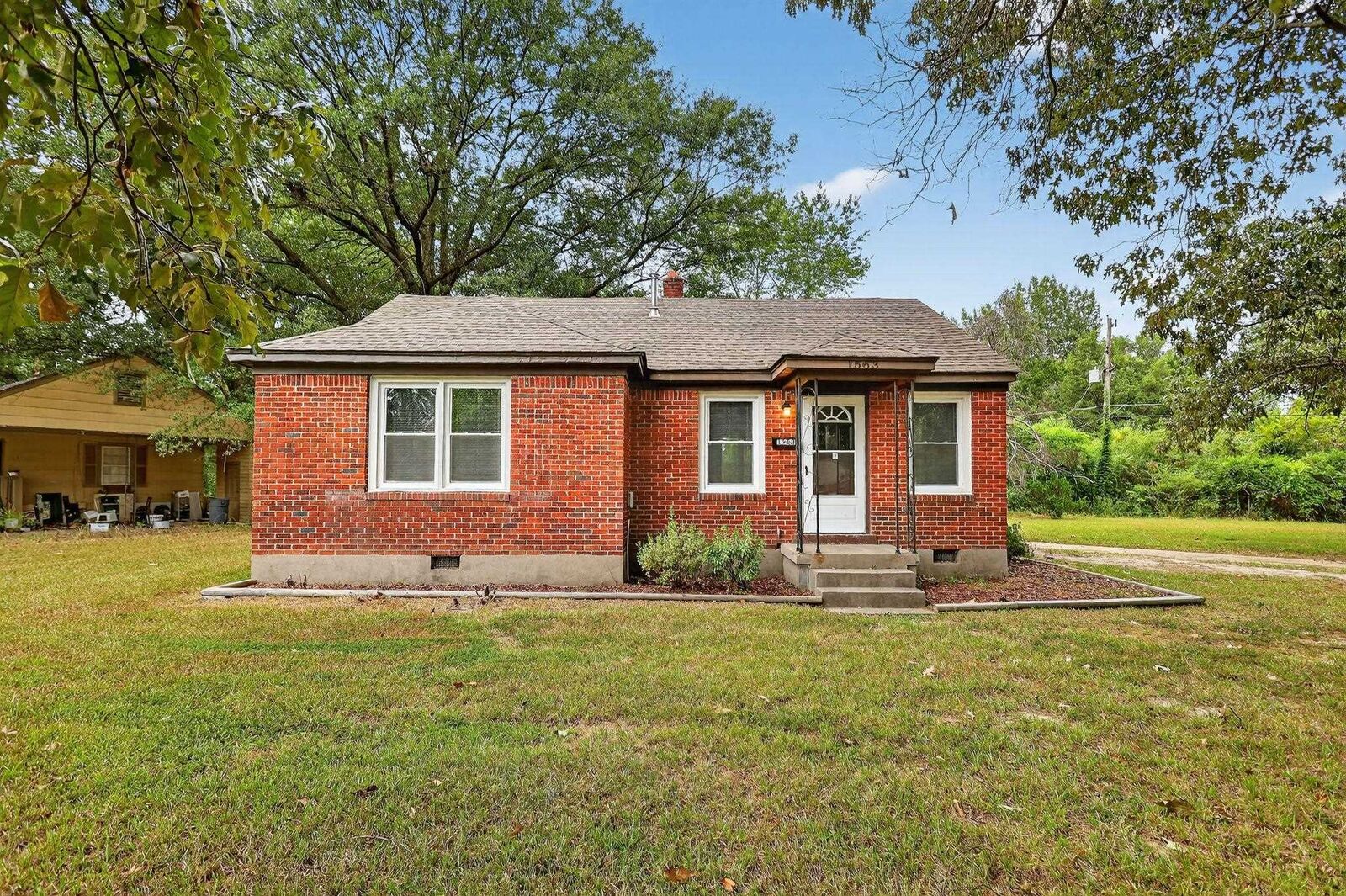 Property Photo:  1563 W Flamingo Rd  TN 38117 
