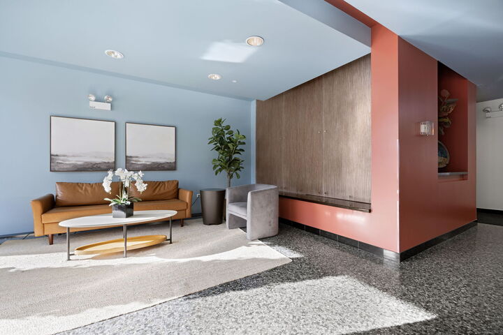 Property Photo:  1905 S Wolf Road S 302  IL 60162 