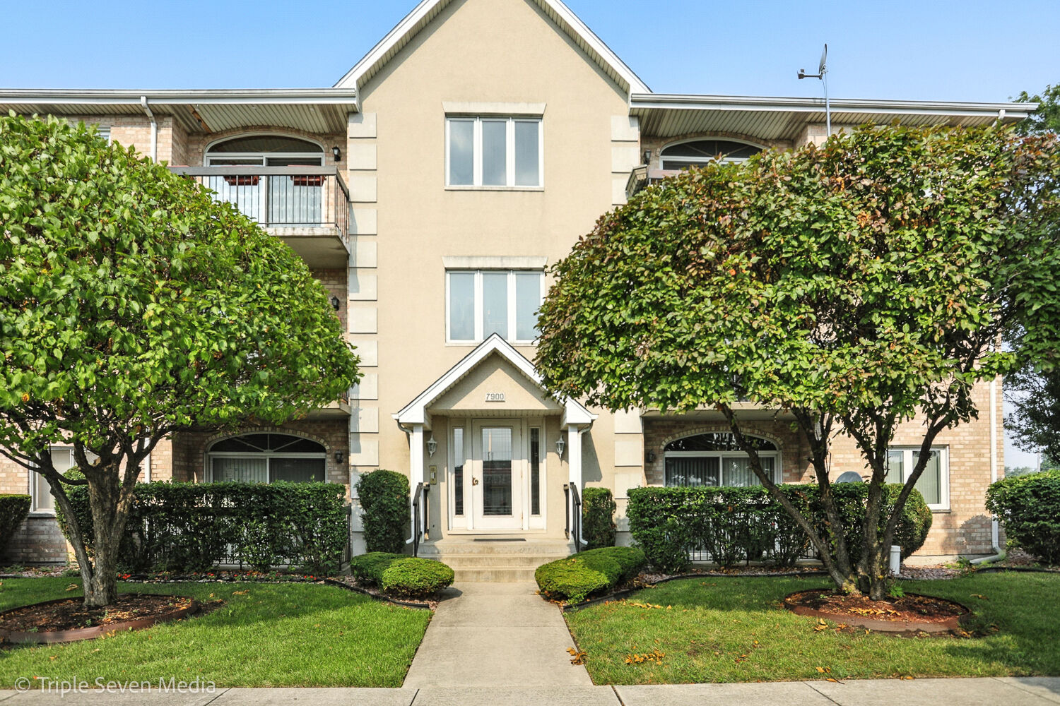 Property Photo:  7900 Nagle Avenue 3S  IL 60459 