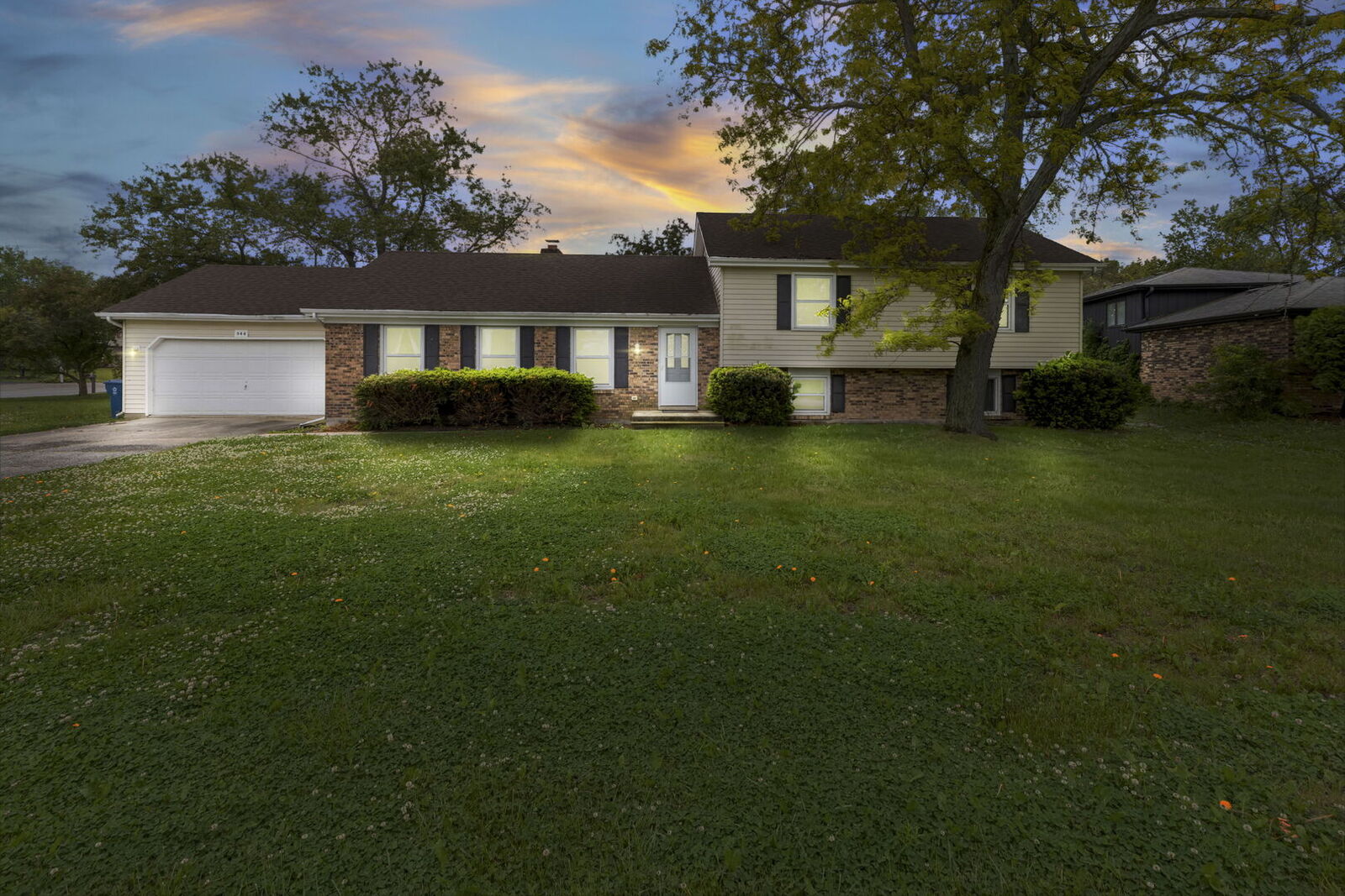Property Photo:  944 Carol Lane  IL 60417 