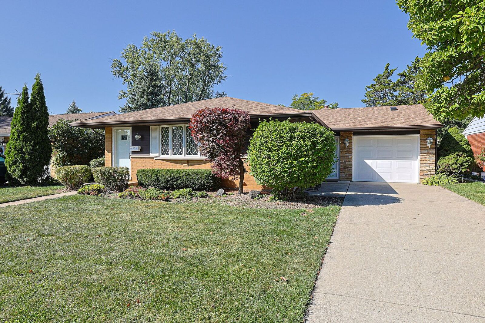 Property Photo: 650 Patricia Lane IL 60016