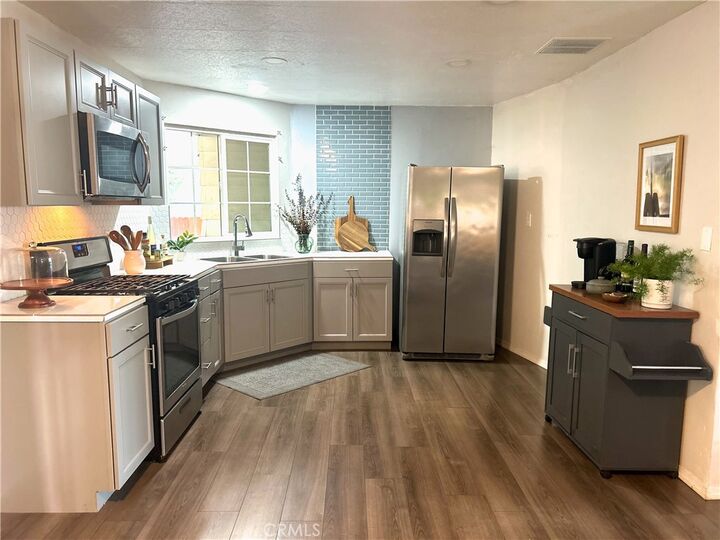 Property Photo:  219 S Jones  CA 93205 