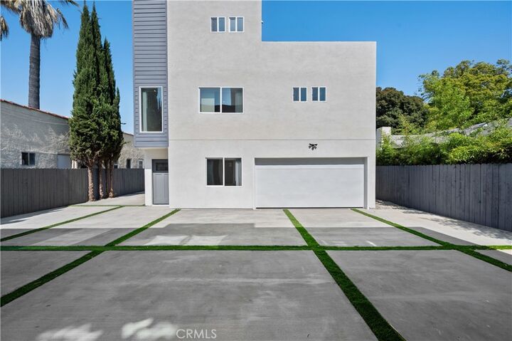 Property Photo:  2937 West Boulevard  CA 90016 